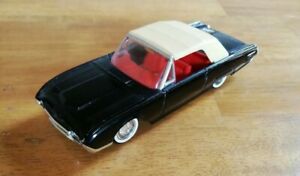 【送料無料】ホビー　模型車　車　レーシングカー フォードサンダーバードカブリオレford thunderbird 1961 cabriolet solido 143