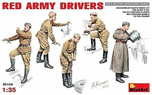 【送料無料】ホビー　模型車　車　レーシングカー ドライバープラスチックキットモデルred army drivers figures plastic kit 135 model miniart