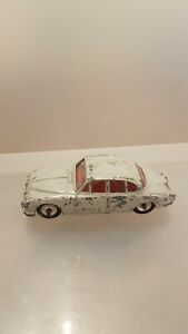 【送料無料】ホビー　模型車　車　レーシングカー ジャガーdinky jaguar j3