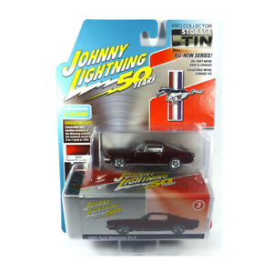 【送料無料】ホビー　模型車　車　レーシングカー ジョニーフォードマスタングsjohnny lightning jlct001a3 ford mustang 22 bordaux masstab 164 neuf