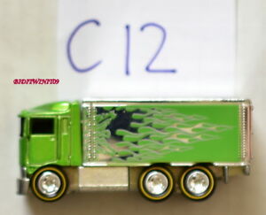 【送料無料】ホビー　模型車　車　レーシングカー ホットホイールホリデーグリーンホーラhot wheels vacances hiway hauler vert loose w