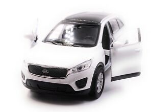 【送料無料】ホビー　模型車　車　レーシングカー オートスケールソレントモデルekia sorento maquette de voiture auto blanc echelle 13 4 licence