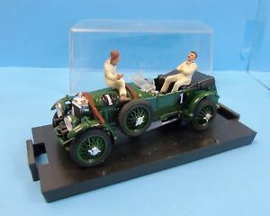 【送料無料】ホビー　模型車　車　レーシングカー イタリアベントレースピード22803 brumm cec italy bentley speed six n1 personnages 143
