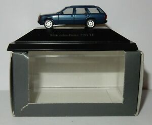 【送料無料】ホビー 模型車 車 レーシングカー マイクロホメルセデスベンツテボックスmicro herpa ho 187 mercedesbenz 320 te bleu vert metal in box