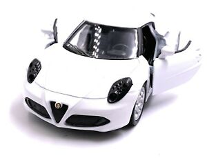 【送料無料】ホビー　模型車　車　レーシングカー アルファロメオホワイトスケールスポーツモデルealfa romeo 4c voiture sport maquette de auto en blanc echelle 13 4 licence