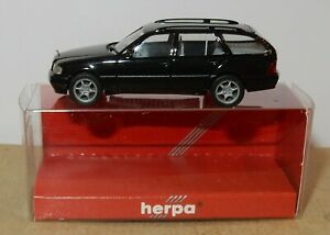 【送料無料】ホビー　模型車　車　レーシングカー マイクロホメルセデスベンツ＃ボックスオンmicro herpa ho 187 mercedesbenz c180t 97 noire 022392 in box