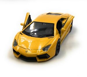 【送料無料】ホビー　模型車　車　レーシングカー ランボルギーニスポーツオートモデルemaquette de voiture lamborghini aventador sport jaune auto 13 439 licence