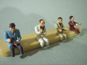 【送料無料】ホビー　模型車　車　レーシングカー マフィア4 figurines 143 set 16 la mafia en voiture vroom unpainted