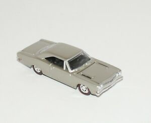 【送料無料】ホビー　模型車　車　レーシングカー プリマスコレクションランナーエディションrc 68 plymouth road runner voiture de collection moulage sous pression edition