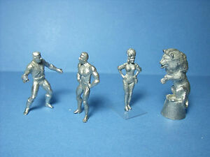 【送料無料】ホビー　模型車　車　レーシングカー シルクドライオンセットpour cirque pinder direkt 4 figurines 143 set 213 le lion vroom