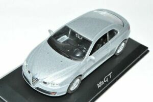 【送料無料】ホビー　模型車　車　レーシングカー アルファロメオベースショーケースカットalfa romeo gt argent coupe 20042010 avec socle et vitrine environ