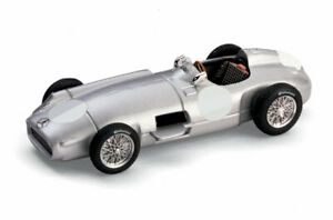 【送料無料】ホビー　模型車　車　レーシングカー ミニチュアメルセデスシーズンminiature brumm mercedes w 196 celebrazannuale saison f1 stuttgart
