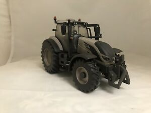 【送料無料】ホビー　模型車　車　レーシングカー britains valtra tz54v weathered 43215 conversion