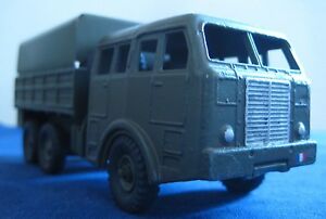 【送料無料】ホビー　模型車　車　レーシングカー フランス×dinky toys france berliet 6x6 tout terrain 80 d original