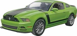 【送料無料】ホビー　模型車　車　レーシングカー ムスタングボスプラスチックモデルキット2013 mustang boss 302 125 plastic model kit revell