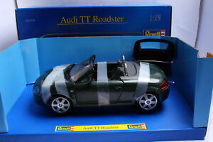 【送料無料】ホビー　模型車　車　レーシングカー アウディロードスターダークグリーンrevell 08979 audi tt roadster vert fonce 118 emballage dorigine