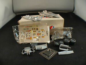 【送料無料】ホビー　模型車　車　レーシングカー タスクフェラーリボックスキットequipe f ferrari 3312 t2 f1 1977 neuf en boite kit 143
