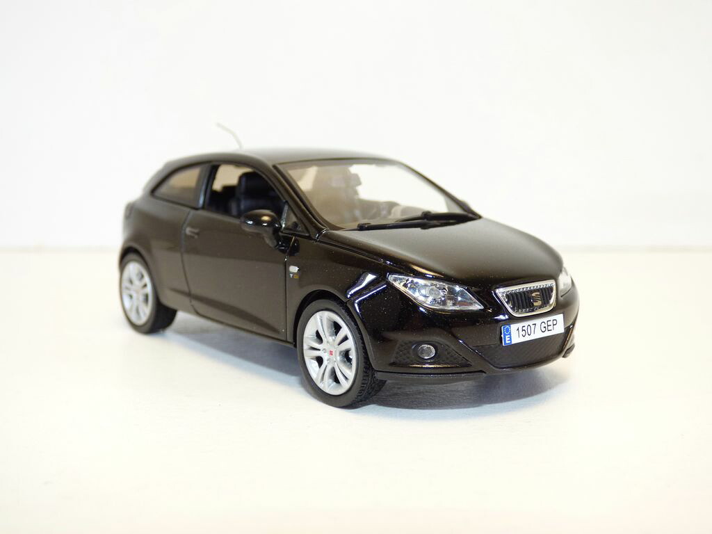 【送料無料】ホビー　模型車　車　レーシングカー シートイビサブラックseat ibiza sc noir 143