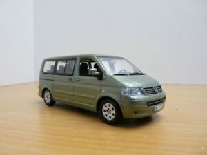 【送料無料】ホビー　模型車　車　レーシングカー トランスポーターメタリックグリーンフォルクスワーゲンvw transporter t5 multivan vert llise 143 volkswagen