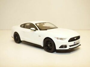 【送料無料】ホビー　模型車　車　レーシングカー フォードムスタングホワイトford mustang gt 2015 blanc 143 21,158円