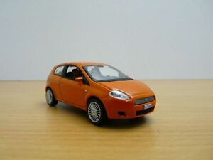 【送料無料】ホビー　模型車　車　レーシングカー フィアットグランデプントオレンジドアfiat grande punto orange 3 portes 143