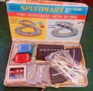 【送料無料】ホビー　模型車　車　レーシングカー オートレーシングバッテリーセットビンテージspeedmarx auto racing set, a piles, 2 ensembles differents dans un, vintage