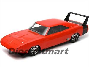 【送料無料】ホビー　模型車　車　レーシングカー ダッジチャージャーカスタムデイトナミニチュアカーオレンジ1969 dodge charger daytona personnalise voiture miniature orange 118 par