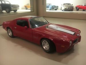 【送料無料】ホビー　模型車　車　レーシングカー ポンティアックautoworld 118 pontiac firebird ta 1972