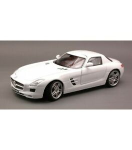 【送料無料】ホビー　模型車　車　レーシングカー メルセデスホワイトmercedes sls amg 2010 white 118