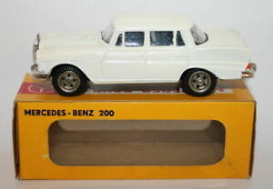 【送料無料】ホビー　模型車　車　レーシングカー スケールモデル＃メルセデスベンツmetosul 143 scale metal model 10 mercedes benz 200 white