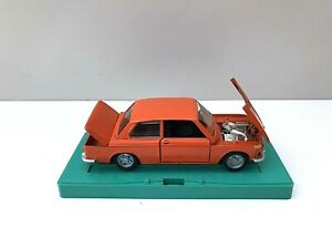 ホビー　模型車　車　レーシングカー amarklin bmw 2002 ref 1819