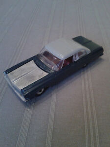 【送料無料】ホビー　模型車　車　レーシングカー プリマスフューリーカラーdinky toys 137 plymouth fury 1963 rare colour