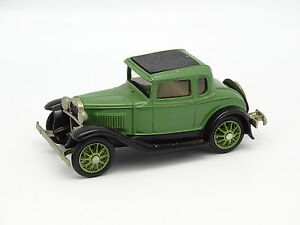【送料無料】ホビー　模型車　車　レーシングカー フォードモデルグリーンbrooklin sb 143 ford model a 1930 verte