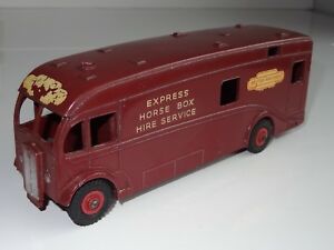 【送料無料】ホビー　模型車　車　レーシングカー エクスプレスボックスb dinky express horse box 581