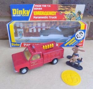 【送料無料】ホビー　模型車　車　レーシングカー トラックdinky 267 ambulancier camion boxed