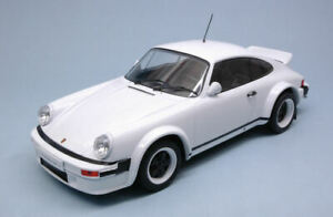 【送料無料】ホビー　模型車　車　レーシングカー ミニチュアスケールダイカストネットワークポルシェeminiature voiture echelle 118 diecast ixo porsche 911 modelisme coche