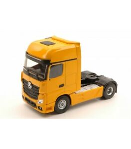 【送料無料】ホビー　模型車　車　レーシングカー メルセデスアクトロス×イエローmercedes actros mp4 gigaspace 4x2 yellow 150