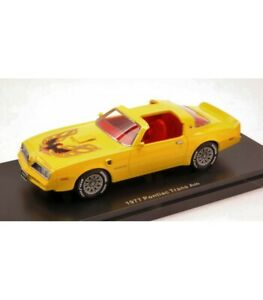 【送料無料】ホビー　模型車　車　レーシングカー ポンティアックトランスイエローpontiac trans am 1977 yellow 143