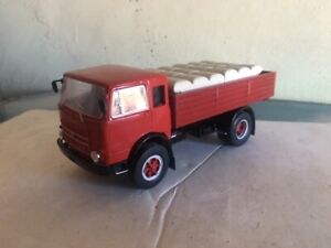 【送料無料】ホビー　模型車　車　レーシングカー フィアットトラックコン143 camion fiat om 150 con carico sacchi di cemento