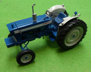 【送料無料】ホビー　模型車　車　レーシングカー ユニバーサルホビースケールフォードトターuniversal hobbies echelle 116th ford 5000 tracteur 1964