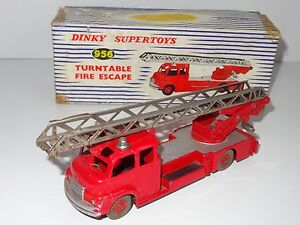 【送料無料】ホビー　模型車　車　レーシングカー プレートw dinky plateau tournant dincendie 956