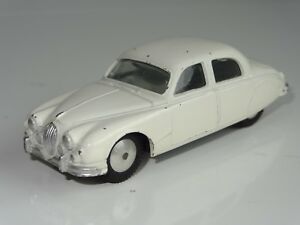 【送料無料】ホビー　模型車　車　レーシングカー コーギージャガーc corgi jaguar 24 l 208｜hokushin