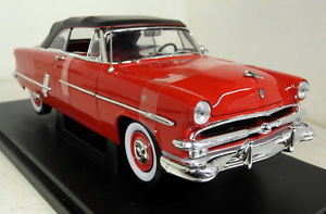 【送料無料】ホビー　模型車　車　レーシングカー スケールフォードダイカストモデルnex 118 echelle 1953 ford crestline sunliner red diecast voiture modele｜hokushin