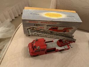 【送料無料】ホビー　模型車　車　レーシングカー エスケーププラチナボックスdinky 956 platine de feu sechapper et boite