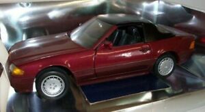 【送料無料】ホビー　模型車　車　レーシングカー スケールメルセデスベンツトーンrevell 118 scale 8801 mercedes benz 500 sl32 convertible two tone red｜hokushin