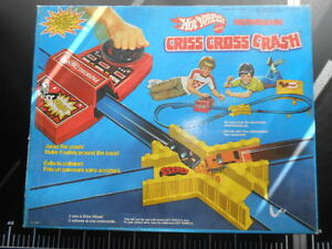 【送料無料】ホビー　模型車　車　レーシングカー クラッシュホットホイールマテルビンテージhotwheels criss cross crash hot wheels pista mattel vintage