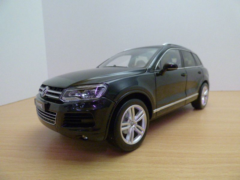【送料無料】ホビー 模型車 車 レーシングカー volkswagen touareg 2012 noir 118|hokushin