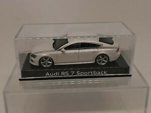 【送料無料】ホビー　模型車　車　レーシングカー スパークアウディブランコディーラーエディション