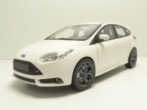 【送料無料】ホビー　模型車　車　レーシングカー フォードフォーカスホワイトford focus st 2011 blanc 118｜hokushin 21,445円