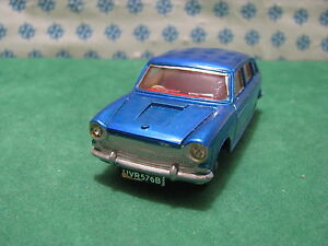 【送料無料】ホビー　模型車　車　レーシングカー ビンテージオースティンスーツケースvintage austin 1800 with suitcase dinky toys 171｜hokushin 22,485円